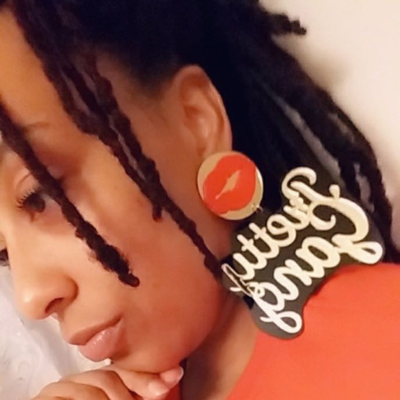 Pretty Gang Earrings - Picture 2 of 2